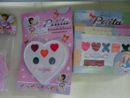 MAQUIAGEM PARA BONECA